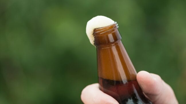 No Brasil, as normas do Ministério da Agricultura permitem que cervejas rotuladas como 'sem álcool' contenham até 0,5% de teor alcoólico
