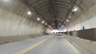 O Túnel da Vila Zilda é um dos principais acessos viários da cidade, conectando regiões importantes e facilitando o deslocamento entre bairros e áreas turísticas de Guarujá
