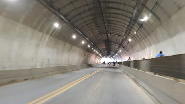 O Túnel da Vila Zilda é um dos principais acessos viários da cidade, conectando regiões importantes e facilitando o deslocamento entre bairros e áreas turísticas de Guarujá