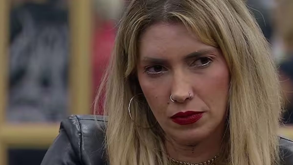 O apresentador Santiago del Moro anunciou a expulsão durante transmissão ao vivo do reality /Reprodução