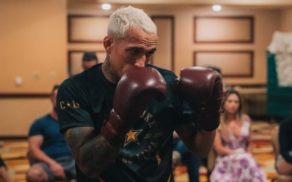 Charles do Bronx é treinado pela equipe Chute Boxe Diego Lima