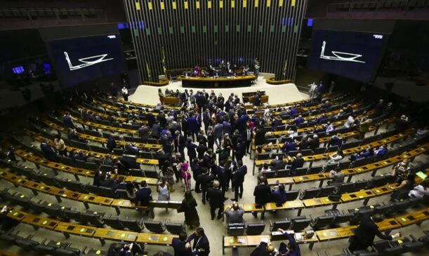 No Congresso Nacional, a aprovação ou rejeição de propostas ocorre por meio de diferentes tipos de votação