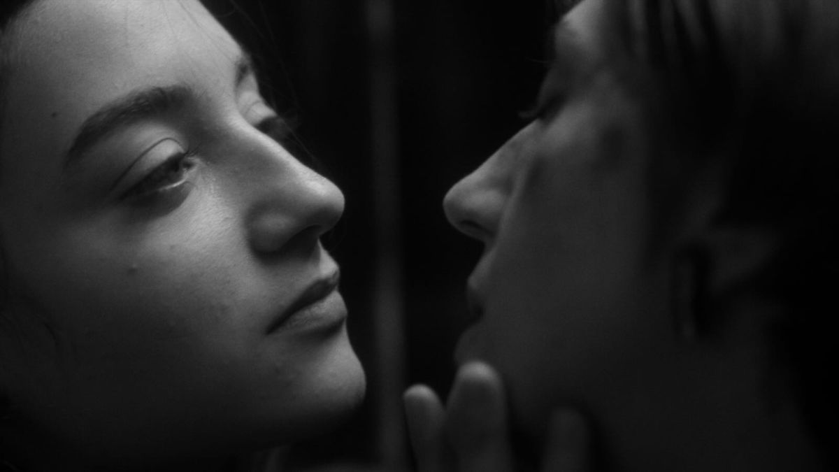 Os premiados foram The Singers e Two People Exchanging Saliva