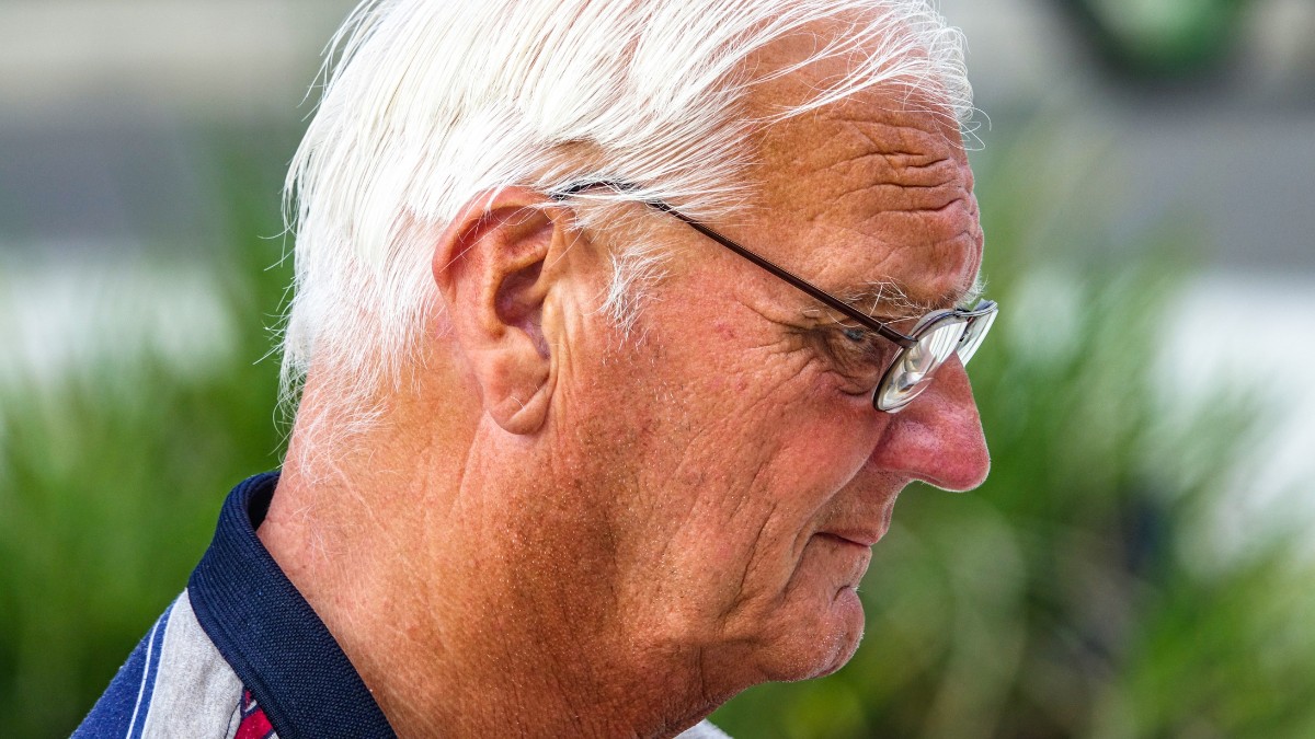 Estudos indicam que o silêncio de muitos homens aposentados pode esconder uma crise profunda de identidade e propósito