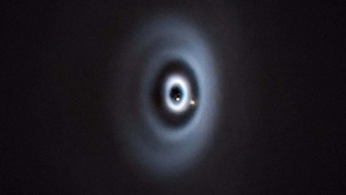 Os dois planetas confirmados são gigantes gasosos com órbitas distintas