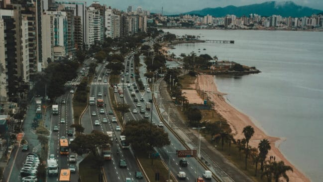 Florianópolis, a capital das praias brasileiras, investe pesado no trânsito