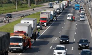 Decisão de não iniciar a greve foi tomada durante assembleia no Sindicato dos Caminhoneiros da Baixada Santista, em Santos