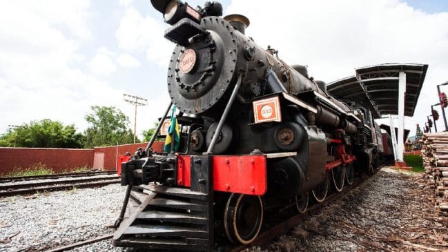 O passeio liga a estação central da cidade até o distrito histórico de Vila Luís Carlos