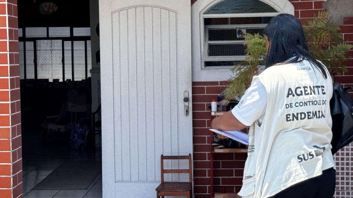 Os agentes também atuam em locais considerados estratégicos para a proliferação do mosquito