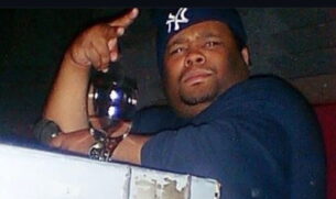 Lord Sear trabalhava na rádio Shade45, emissora fundada por Eminem em 2004 e dedicada à cultura hip hop
