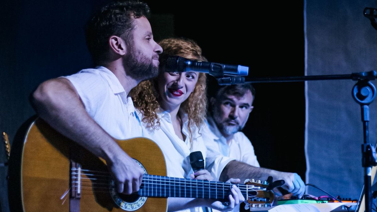 Coletivo santista promove imersão crítica com músicas originais e apresentações gratuitas no Centro