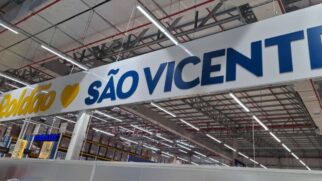 Além do setor de compras, o gigante atacadista traz conveniências inéditas para a região, como lavanderia e espaço de entretenimento.