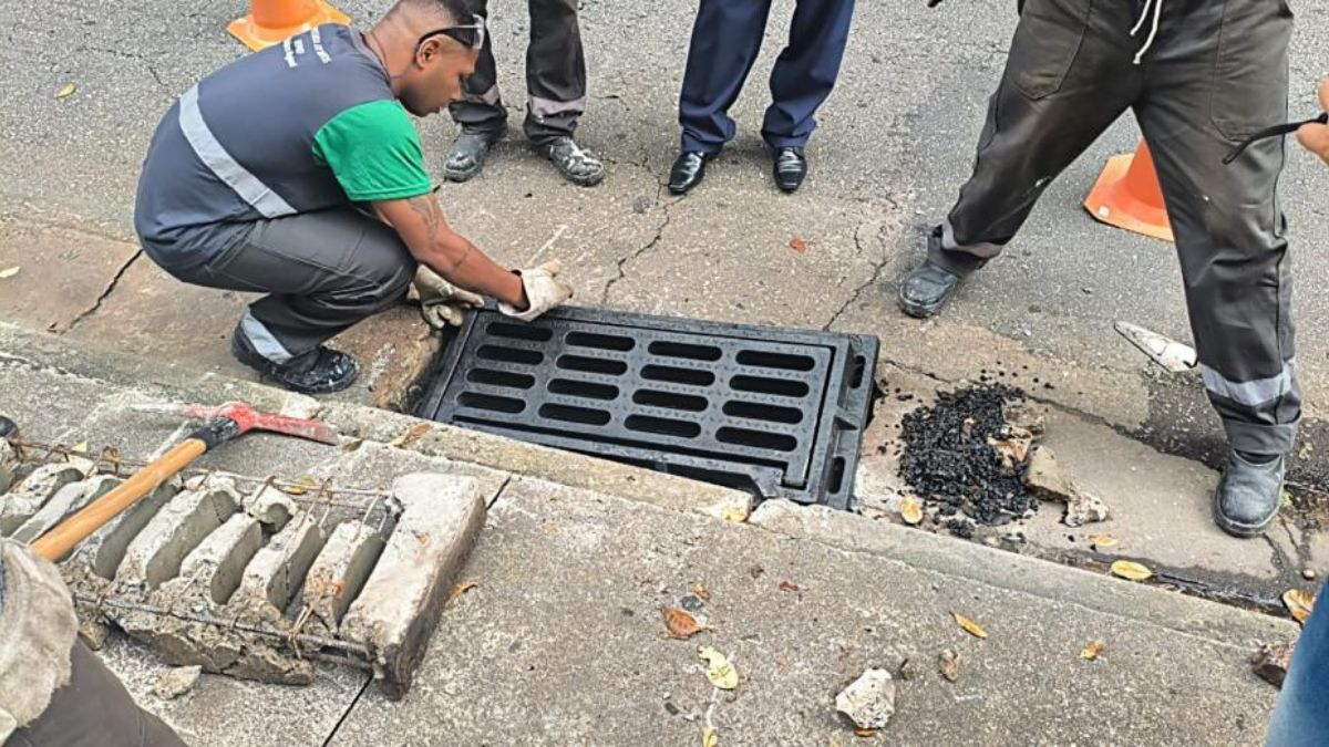 Equipamentos feitos de plástico reaproveitado unem resistência e agilidade na limpeza urbana