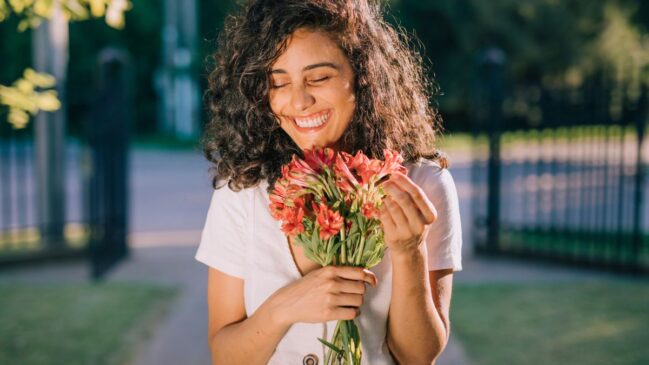 Reunimos 10 frases que podem ser enviadas neste Dia da Mulher para demonstrar admiração, gratidão e respeito