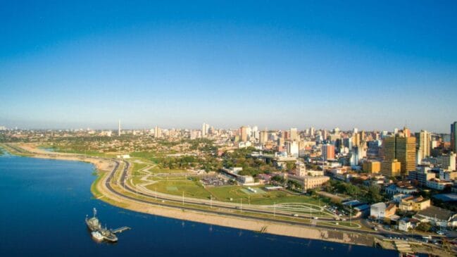 A capital paraguaia é o centro financeiro e político do país, com boas oportunidades de emprego, comércio e serviços