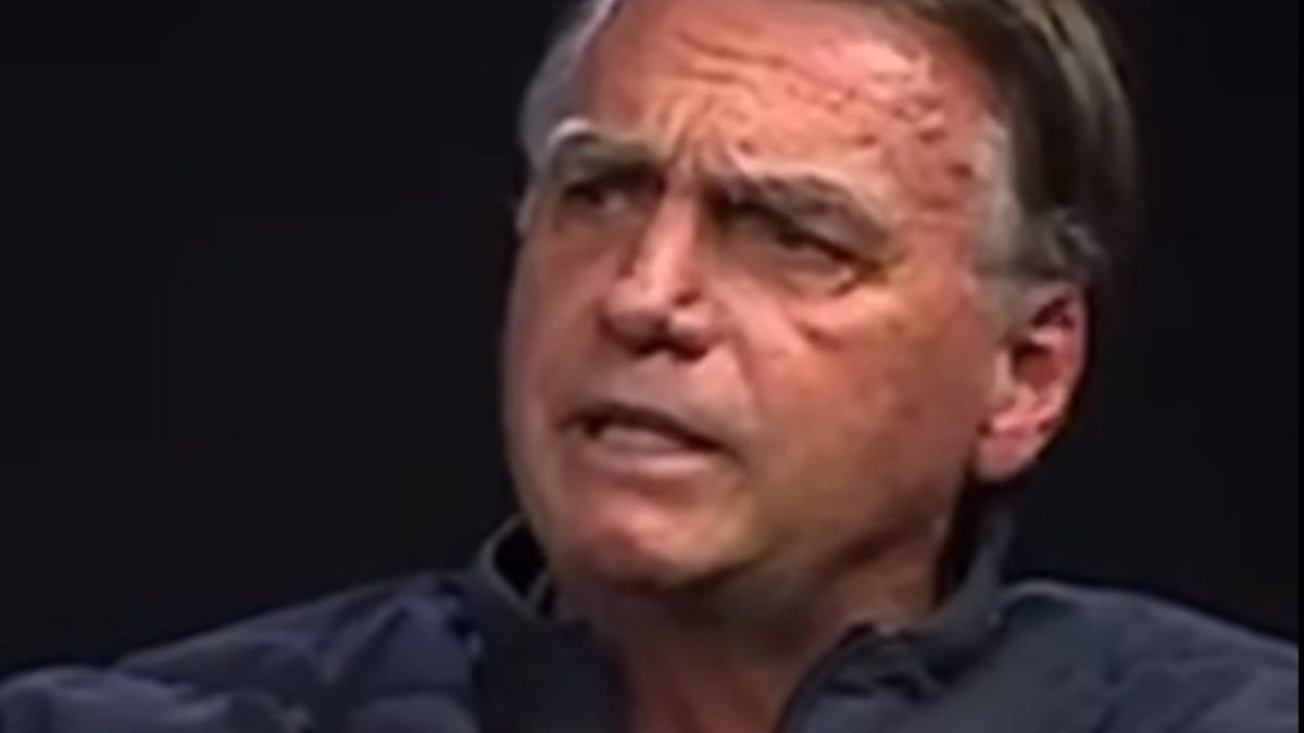 O ex-presidente Jair Bolsonaro foi levado a um hospital em Brasília após apresentar mal-estar com episódios de vômito e calafrios