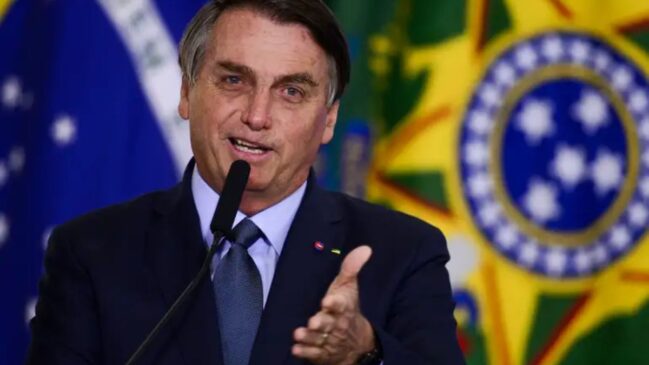 Ele está sem febre e não apresentou intercorrências durante o período.