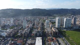 Contribuintes de Guarujá podem solicitar isenção ou desconto no IPTU de 2027 até o fim de agosto