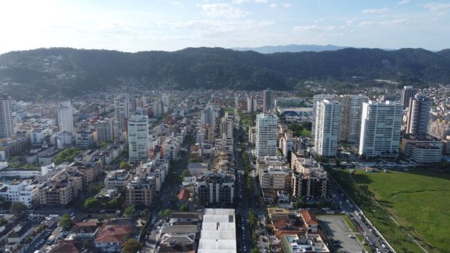 Contribuintes de Guarujá podem solicitar isenção ou desconto no IPTU de 2027 até o fim de agosto