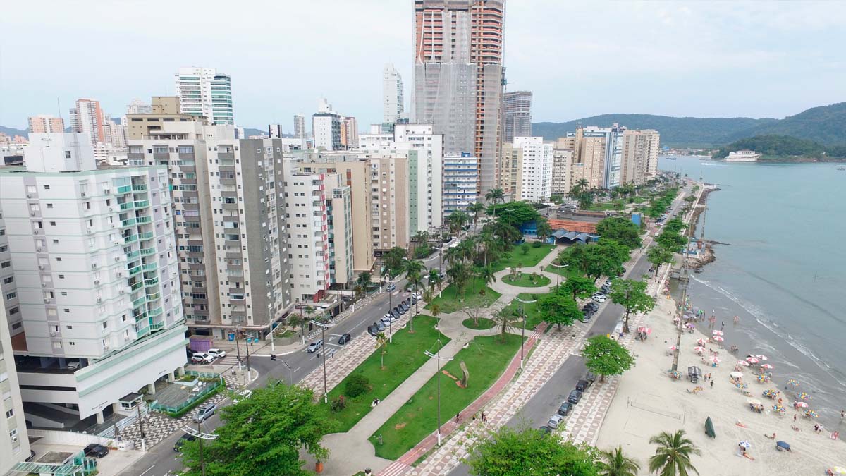 O jardim da orla de Santos tem mais de 5 quilômetros de extensão e uma beleza ímpar