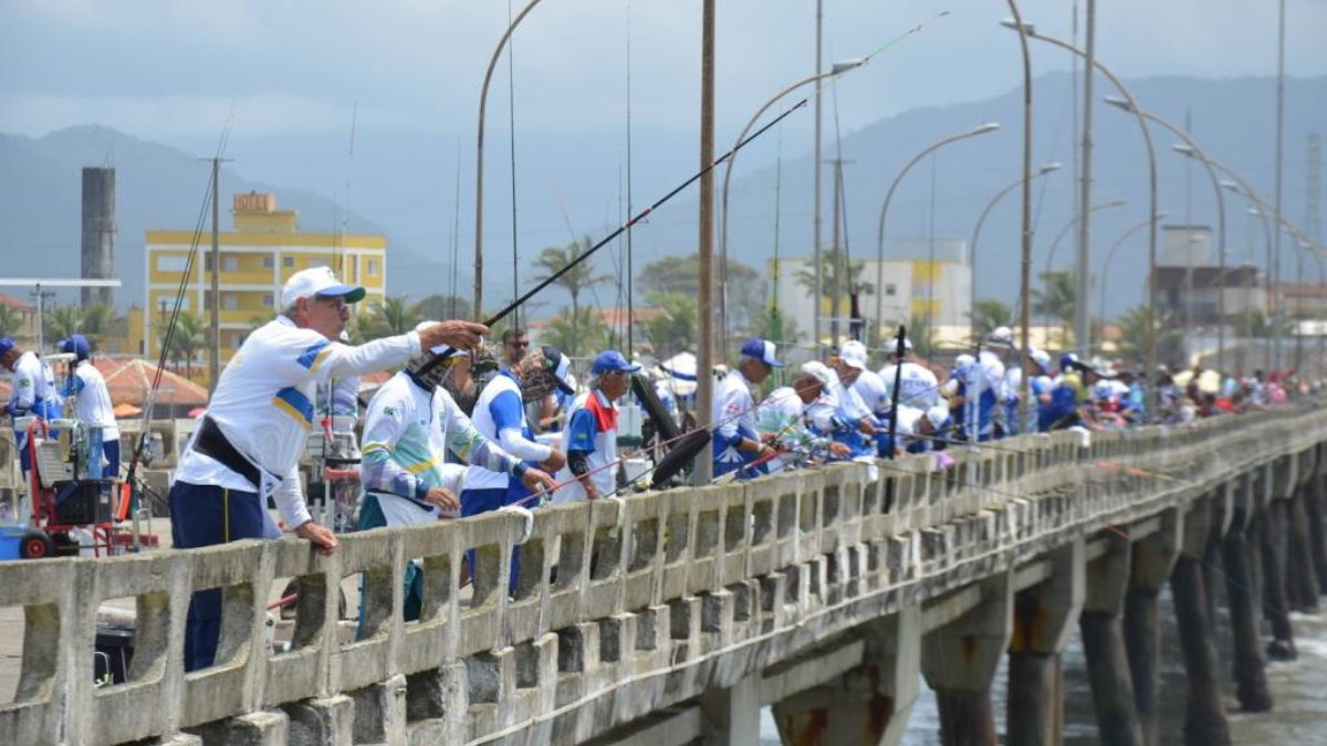 A plataforma funciona 24 horas por dia e recebe tanto pescadores quanto turistas / Divulgação/PMM