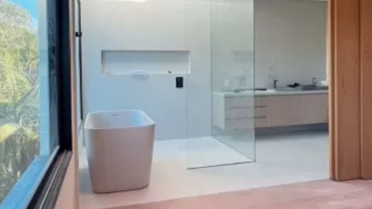 Casa fica em condomínio de alto padrão em Alphaville, região conhecida por abrigar celebridades/Reprodução