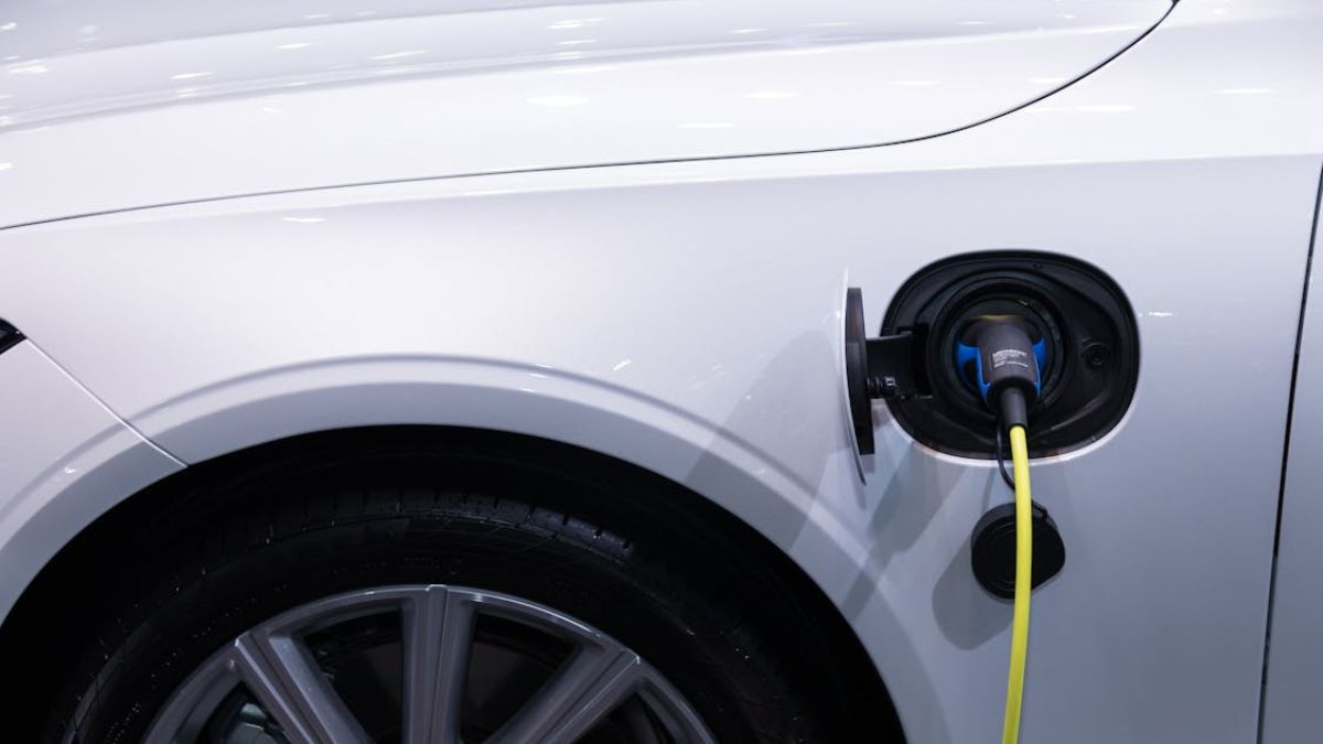Ao mesmo tempo, a Tesla também está preparando carregadores de 1.200 kW com o propósito de atender ao seu caminhão elétrico, o Semi (Rathaphon Nanthapreecha/Pexels)