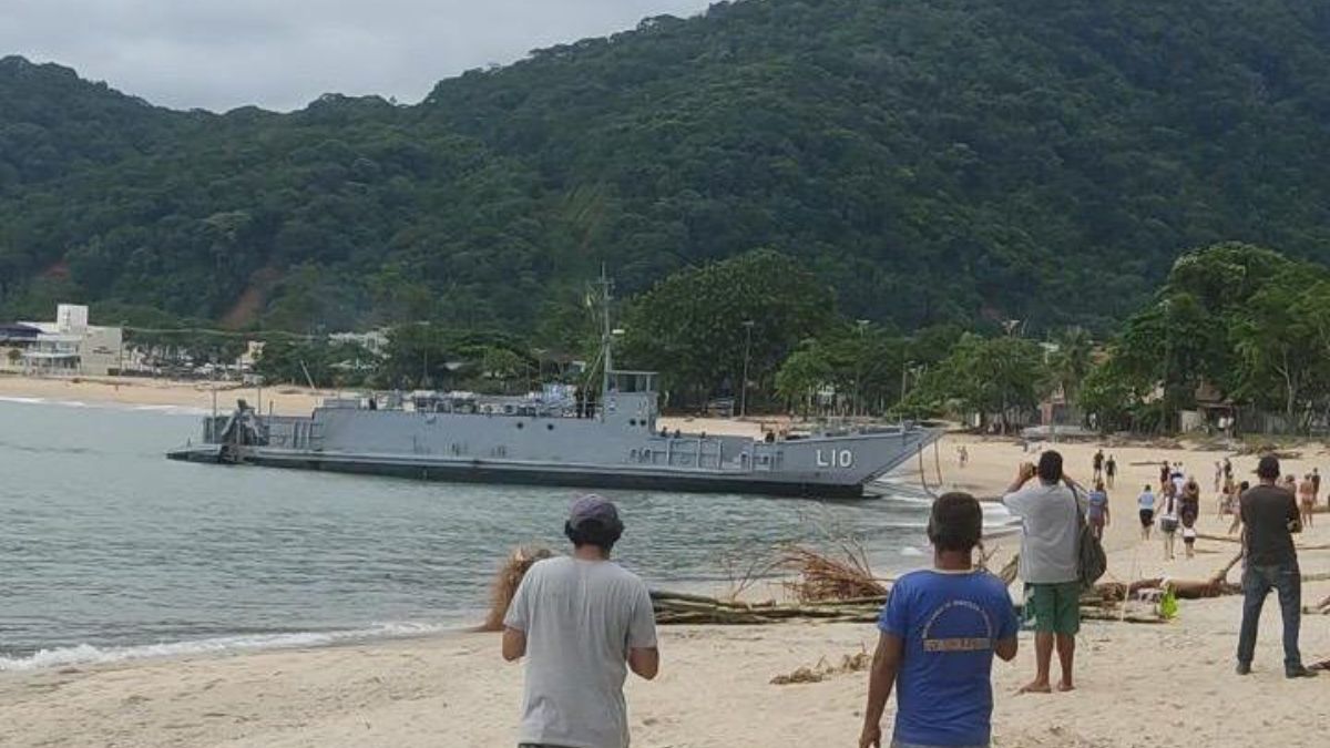 Manobra ocorreu em meio à ressaca com ondas de até 3 metros no Rio /Reprodução