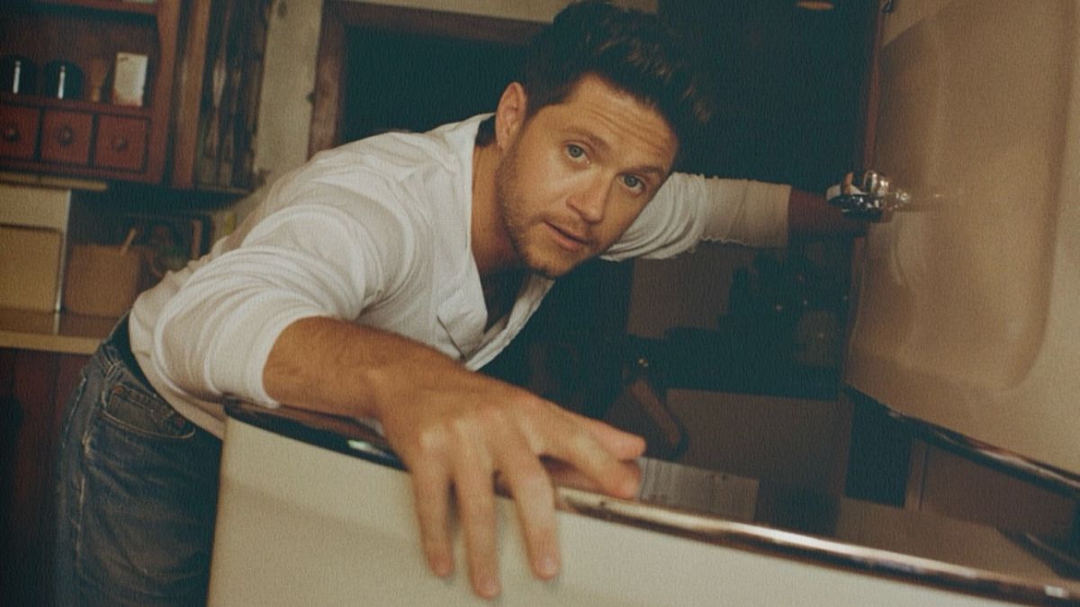 O cantor Niall Horan pode precisar passar por uma cirurgia dupla no quadril