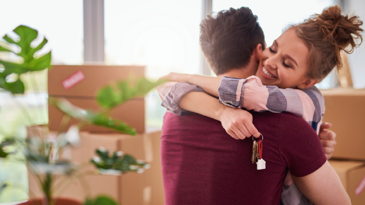 Mudanças no cenário de juros colocam novamente na mesa a decisão entre casa própria e aluguel