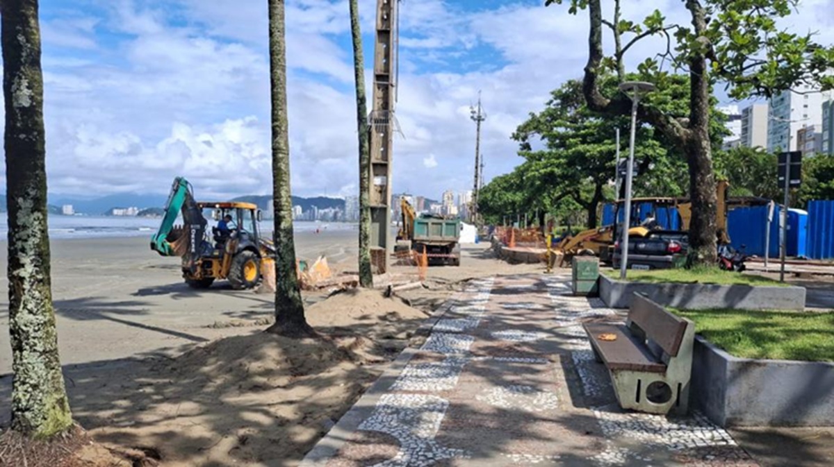 Obra também inclui melhorias no passeio público junto à faixa de areia