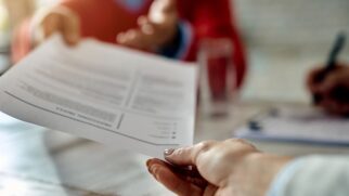 Se você estuda Administração, Direito ou Pedagogia, as chances de contratação são ainda maiores