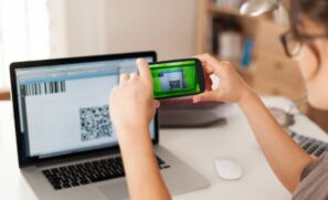 Entender as vantagens de cada método ajuda a aproveitar benefícios, evitar juros e até conseguir descontos nas compras do dia a dia
