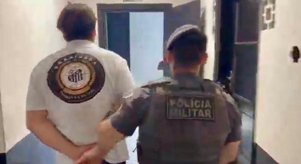 Três homens com mandados de prisão em aberto foram detidos