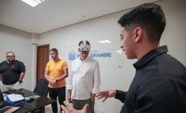 Ao todo, foram adquiridos 12 óculos de realidade virtual, que serão utilizados em projetos do Departamento de Educação Ambiental