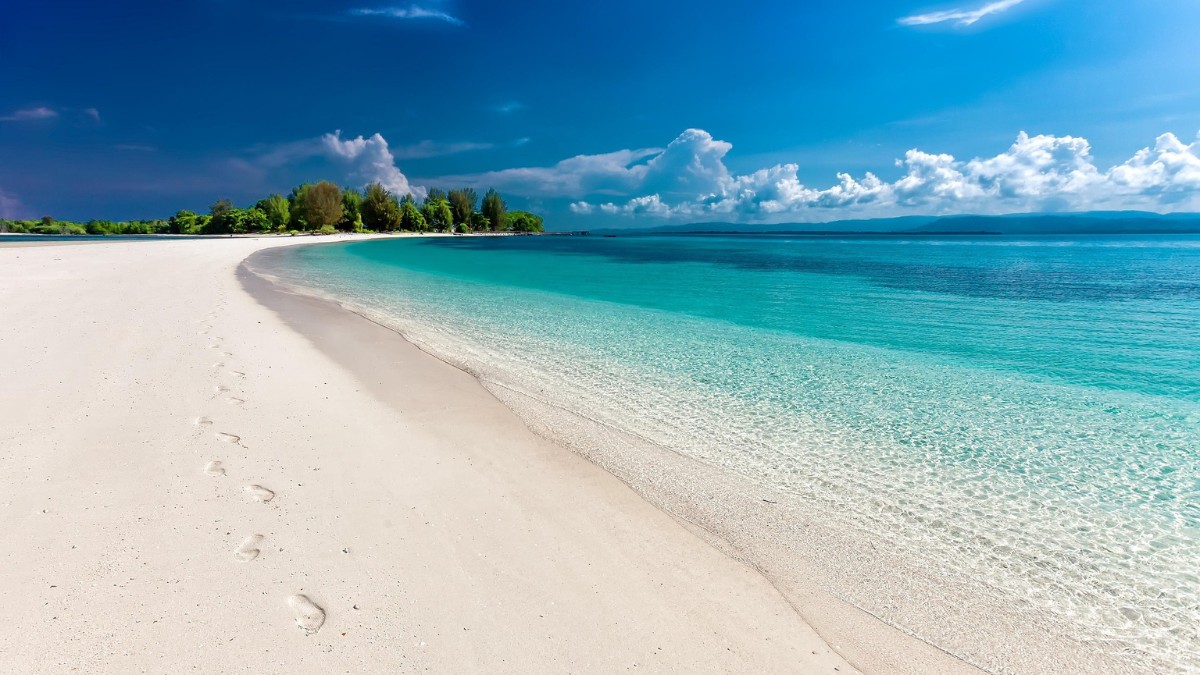 A areia das praias brasileiras tem potencial econômico / Kanenori/Pixabay
