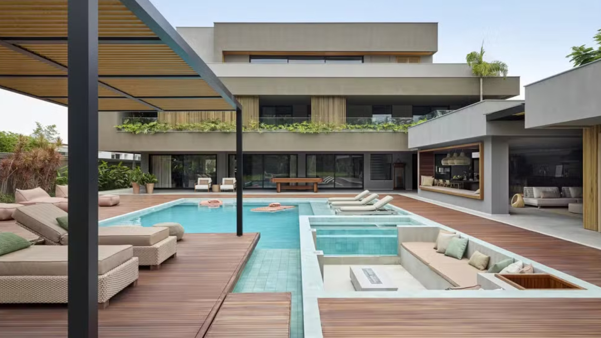 O projeto arquitetônico aposta na integração total entre os ambientes internos e o jardim