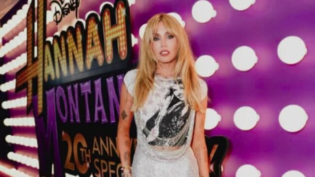 A icônica personagem que marcou infâncias está de volta! Miley Cyrus volta a ser Hannah Montana em um especial de 20 anos da série
