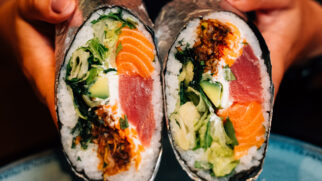 o Haru Temakeria e Sushi aposta em duas releituras de inspiração urbana internacional: o SushiBurrito e o Sushi-Do