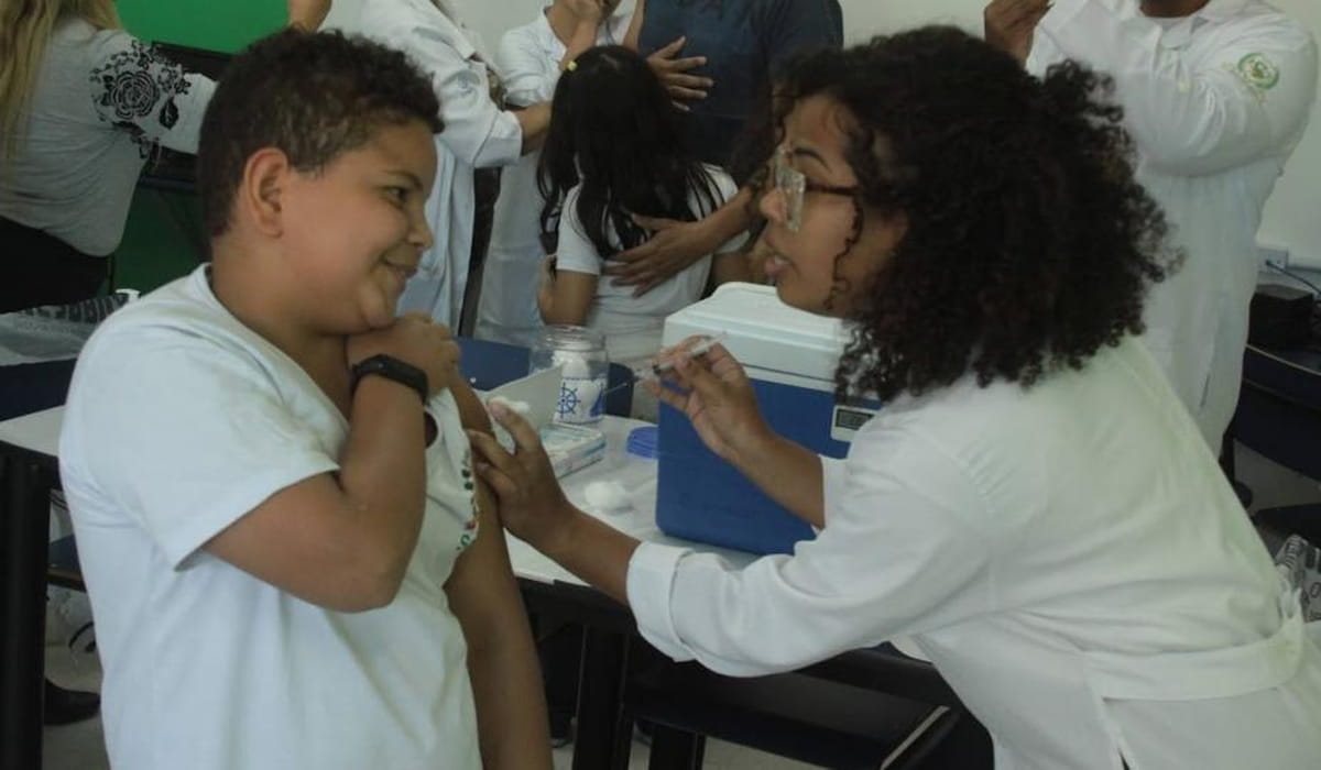 Dados preliminares de 2025 mostram que Santos também superou a média nacional de vacinação contra o vírus