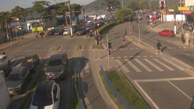 Na ligação entre Santos e Guarujá, um dos principais pontos de travessia da Baixada Santista, o tempo de espera é de cerca de 20 minutos no lado de Santos e 40 minutos no sentido contrário