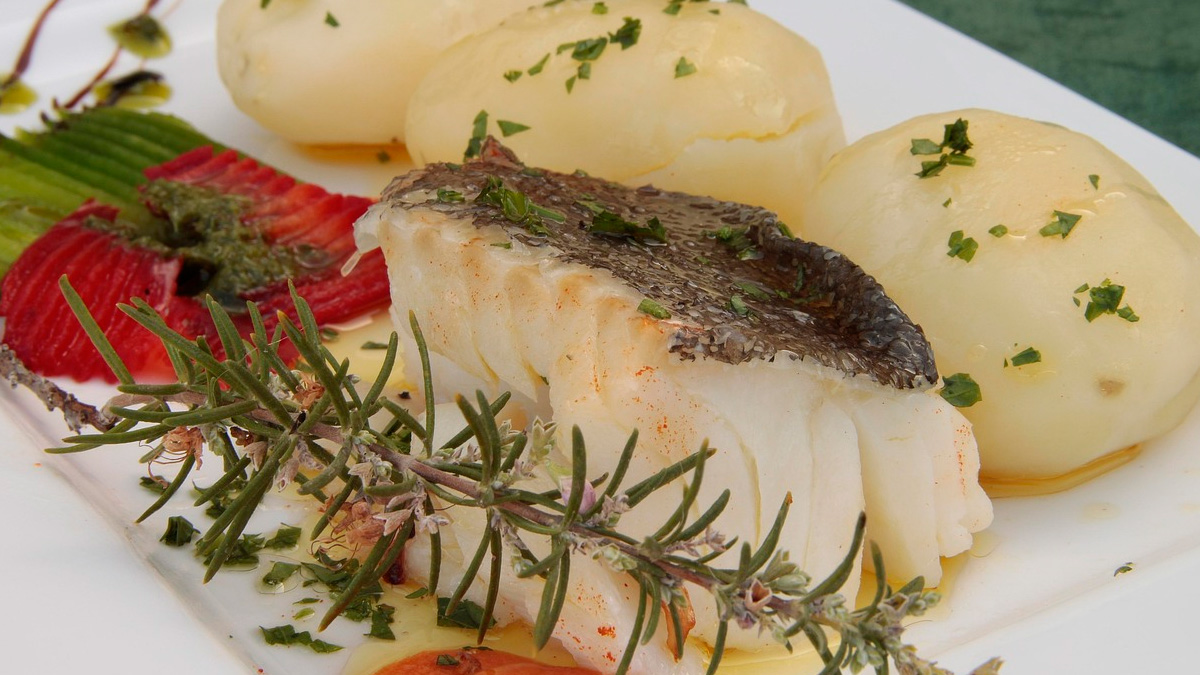 Durante a Semana Santa, especialmente na Sexta-Feira Santa, é comum que cristãos substituam a carne vermelha por peixes nas refeições