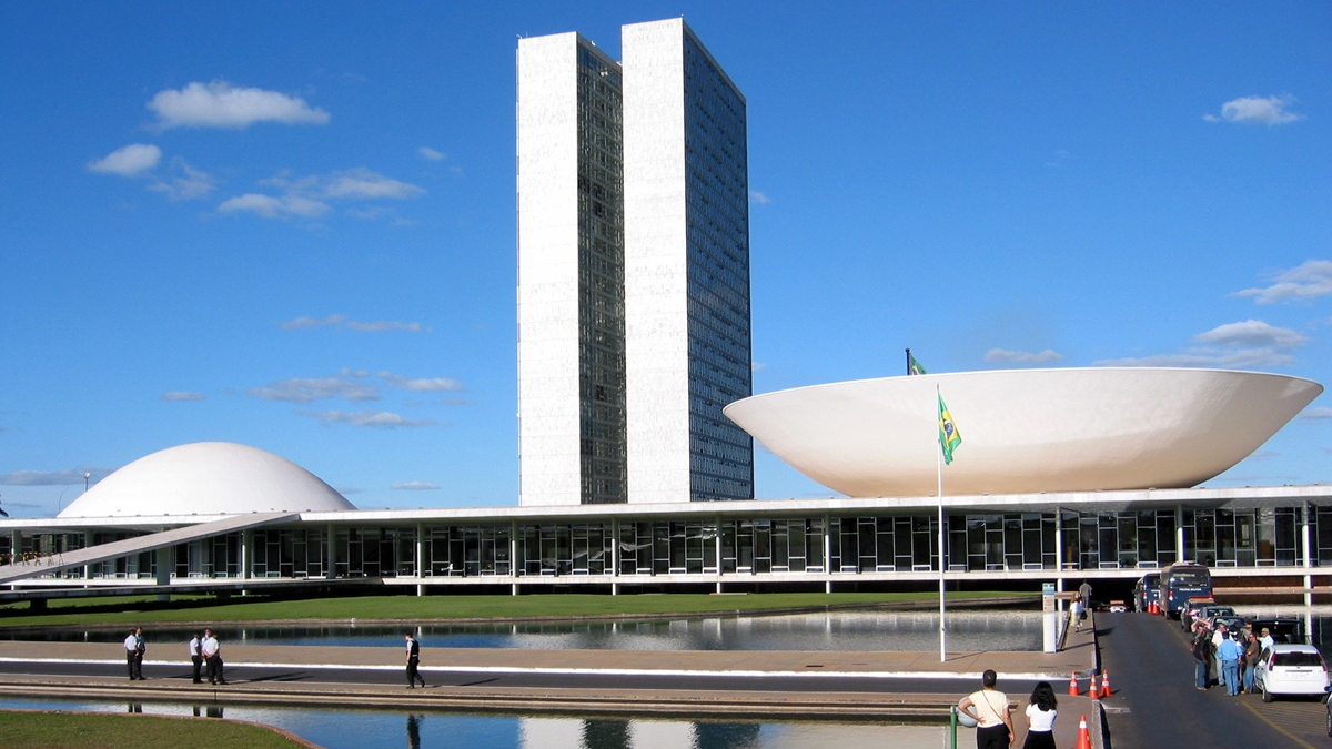 Entre os cargos previstos no projeto estão vagas para áreas de regulação, educação e gestão pública