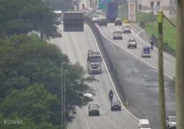 Já na Rodovia Anchieta, os motoristas encontram tráfego mais carregado entre os quilômetros 11 e 10, também no sentido São Paulo