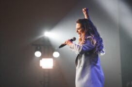Cantora Aline Barros será a atração principal da Marcha para Jesus em Cubatão