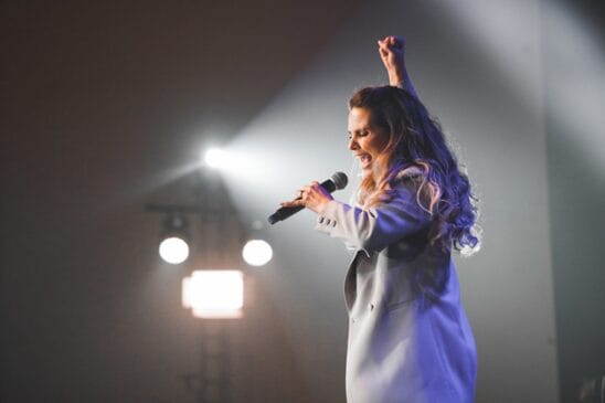 Cantora Aline Barros será a atração principal da Marcha para Jesus em Cubatão