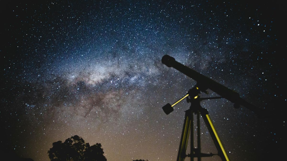 O objeto GPM J1839-10 emite pulsos de energia a cada 22 minutos /Pexels