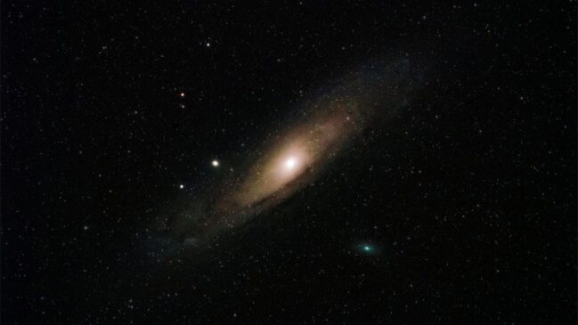 Astrônomos identificaram um objeto espacial incomum que emite rajadas de ondas de rádio