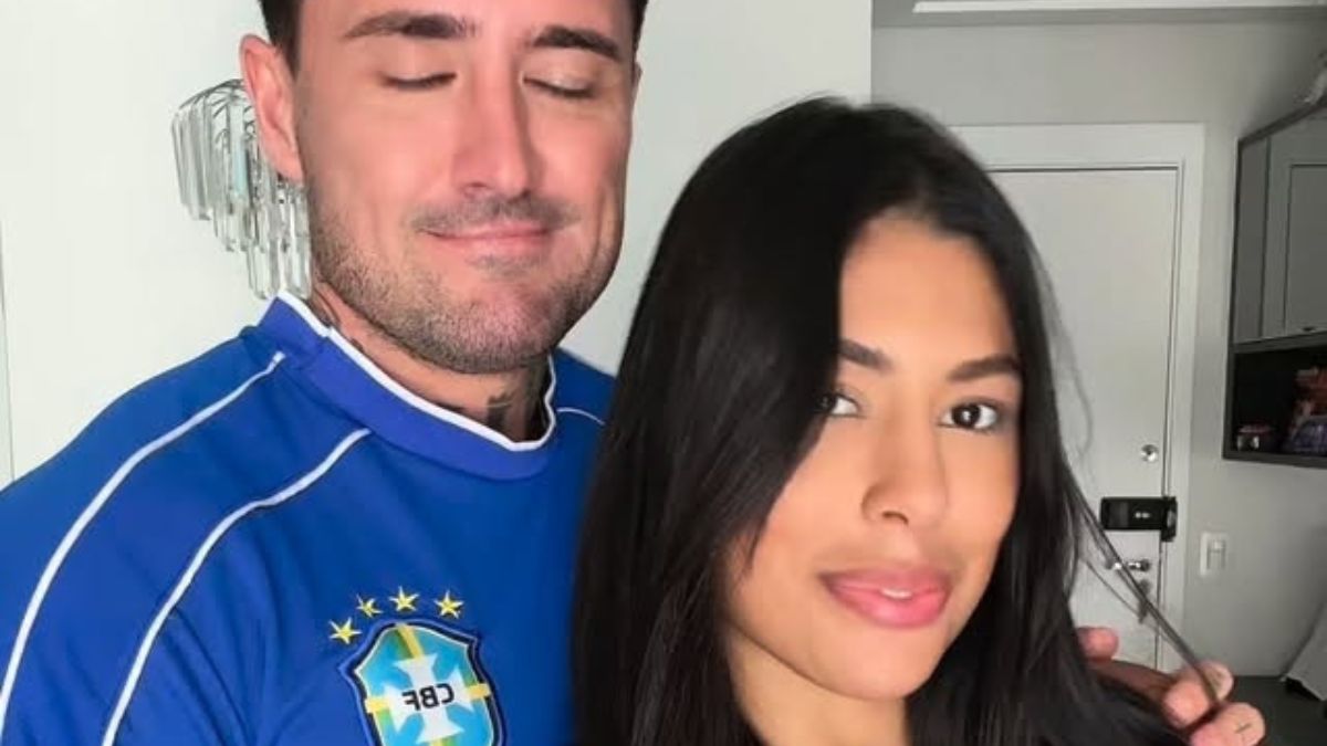 Stephen Bear voltou a chamar atenção nas redes sociais ao anunciar que será pai