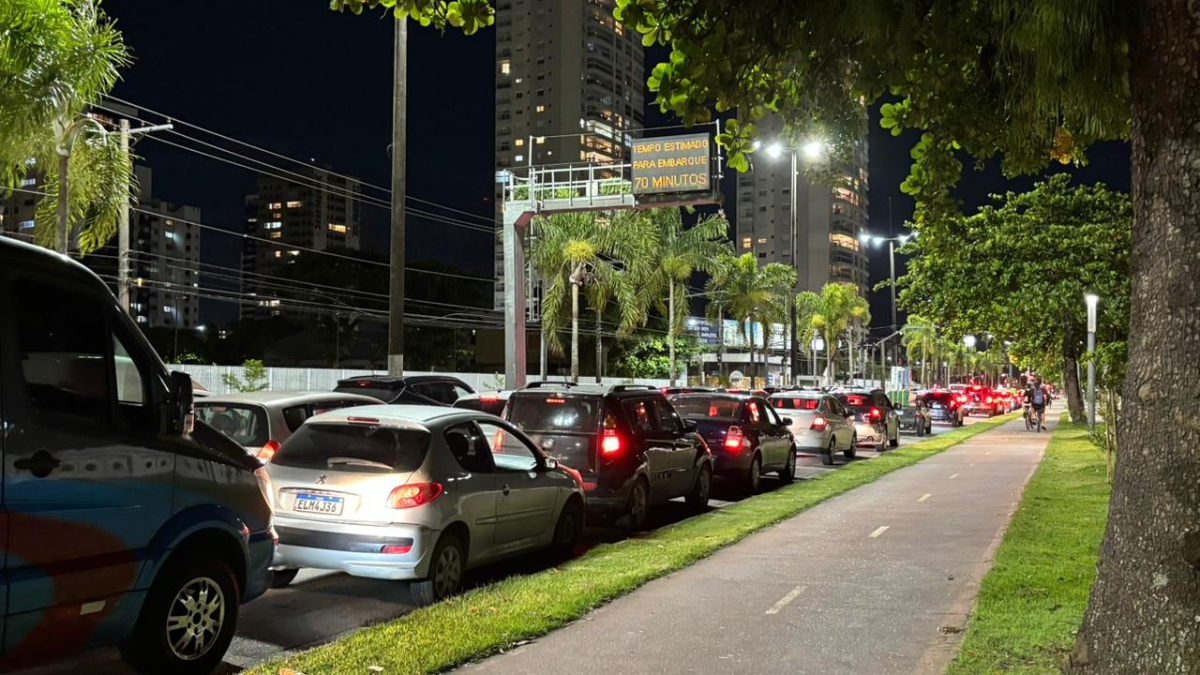 No lado de Santos, os motoristas enfrentam fila com aproximadamente 70 minutos de espera
